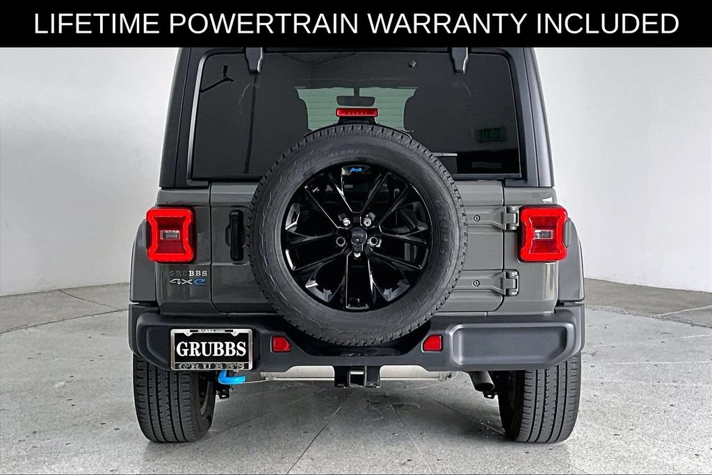 Used 2023 Jeep Wrangler Unlimited Sahara AWD/4WD image 5