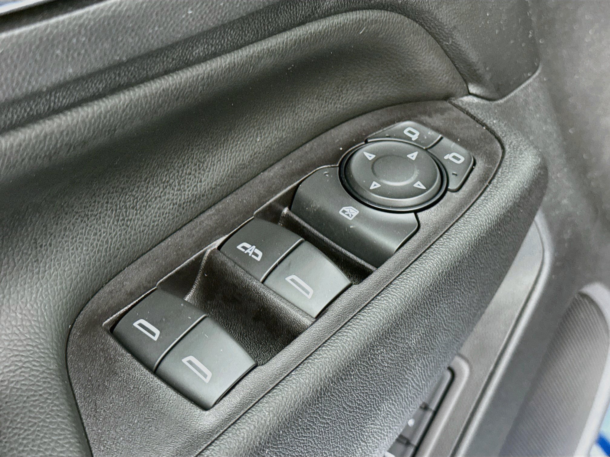 Used 2020 Chevrolet Equinox Premier FWD image 17