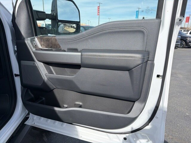 New 2026 Ford F250 Lariat w/ Black Appearance Package image 38