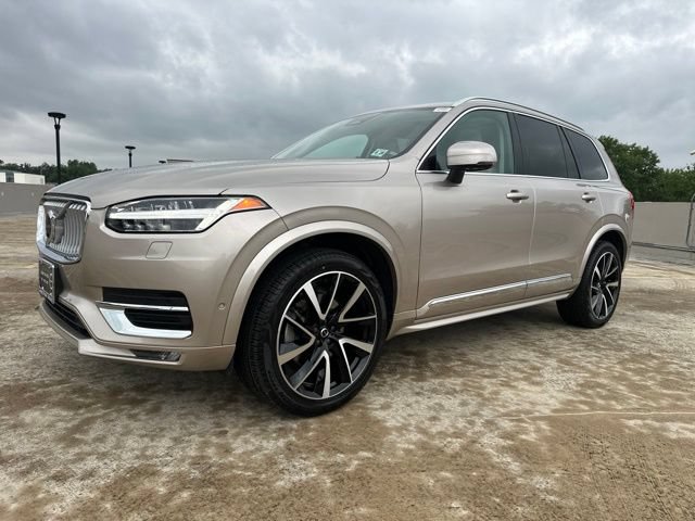 Certified 2023 Volvo XC90 B6 Plus AWD/4WD image 4