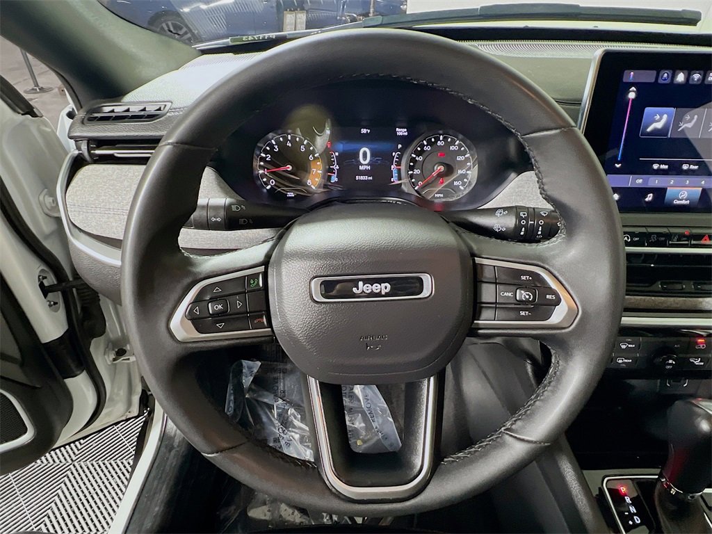 Used 2024 Jeep Compass Latitude image 11