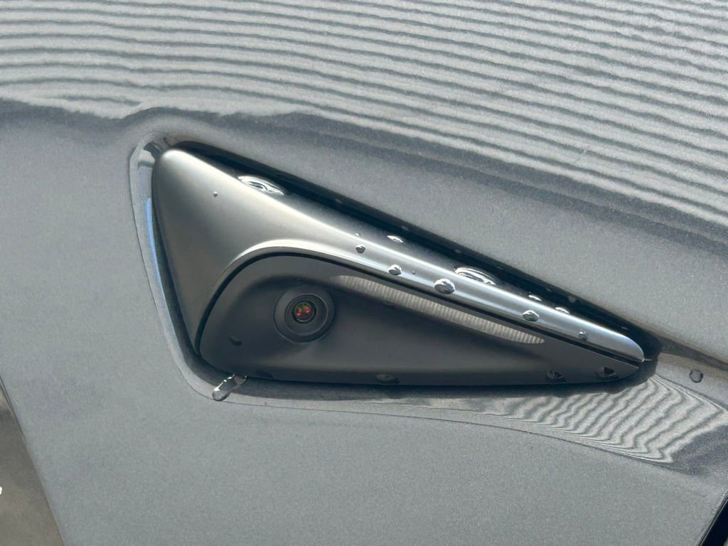 Used 2024 Tesla Model Y 2WD image 31