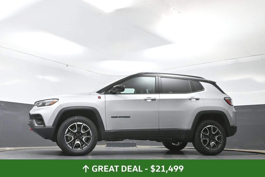 Used 2025 Jeep Compass Trailhawk AWD/4WD image 56