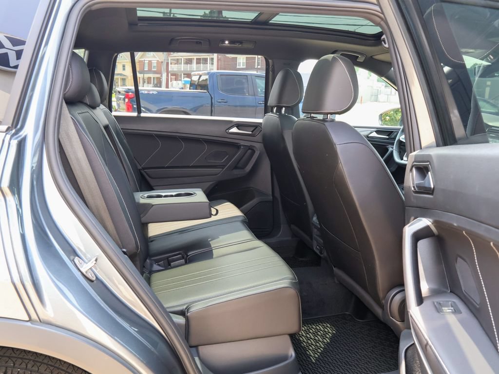 Certified 2024 Volkswagen Tiguan SE R-Line AWD/4WD image 29
