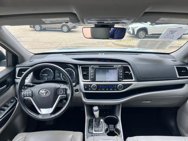Used 2017 Toyota Highlander XLE AWD/4WD image 10