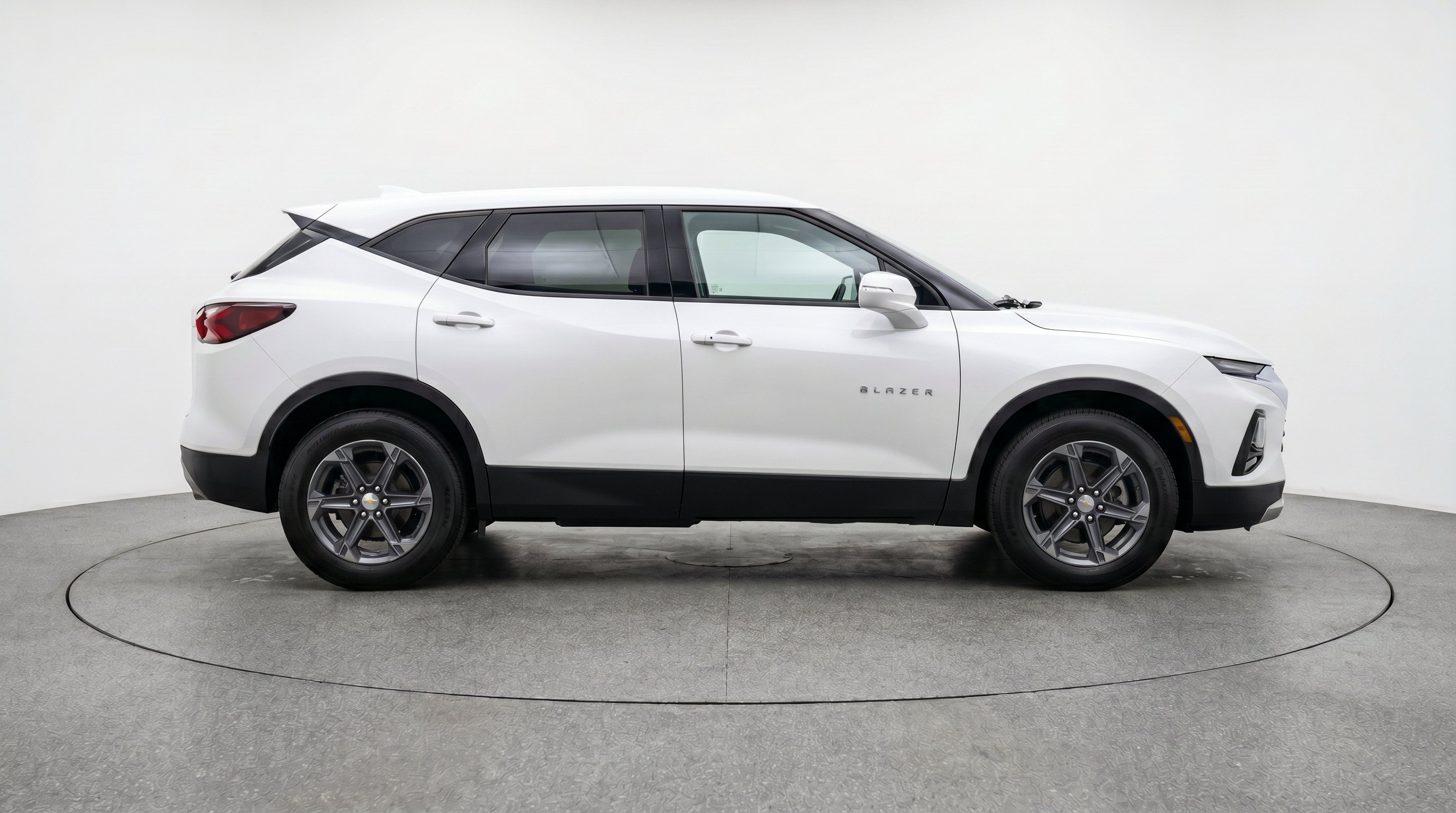 Used 2025 Chevrolet Blazer LT FWD image 11