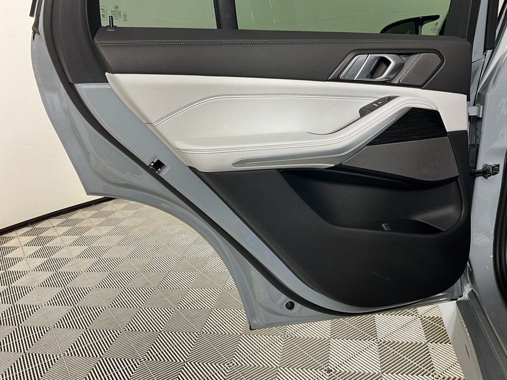 Used 2026 BMW X5 M60i w/ M Sport Professional Package image 26