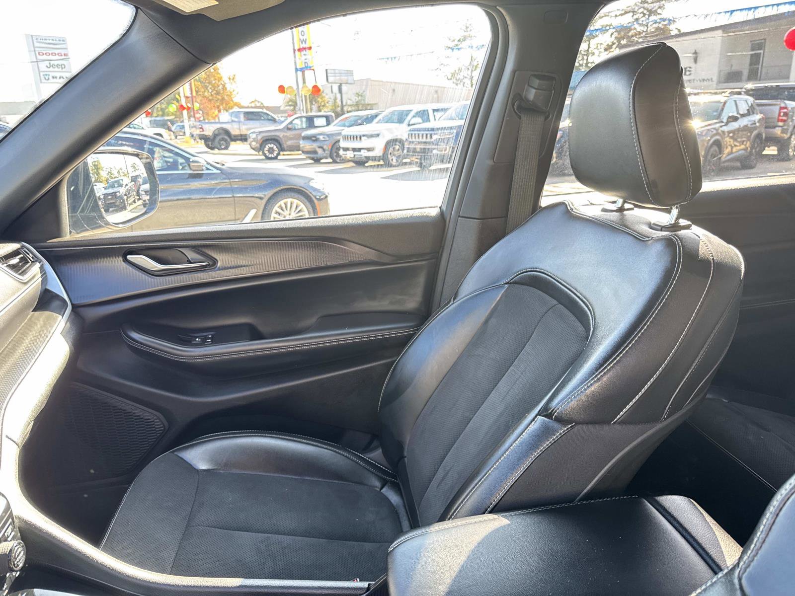 Used 2024 Jeep Grand Cherokee L Altitude image 15