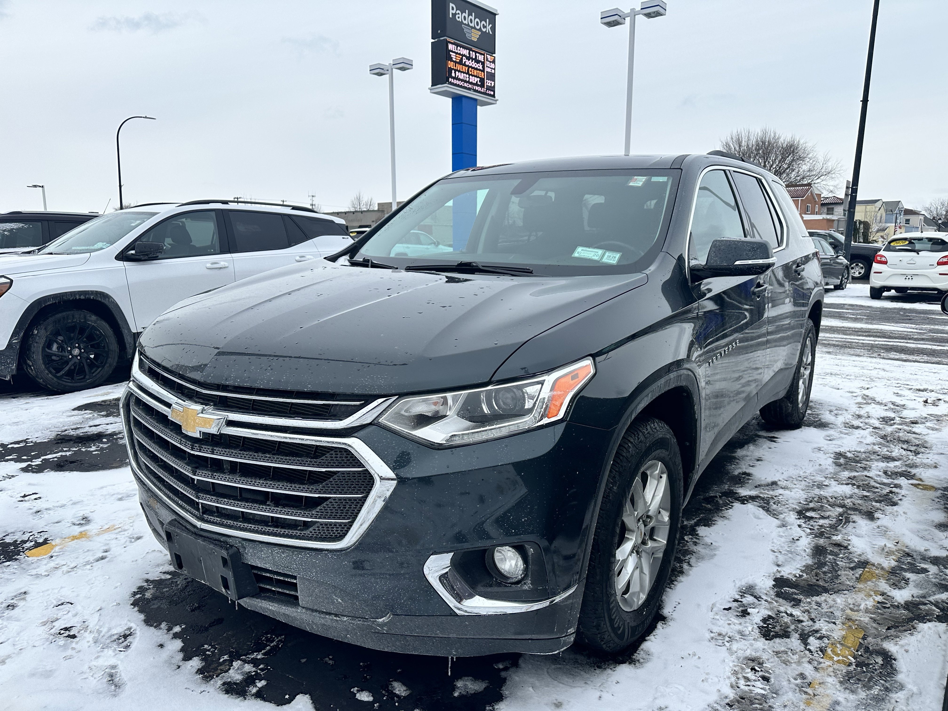 Used 2020 Chevrolet Traverse LT image 3
