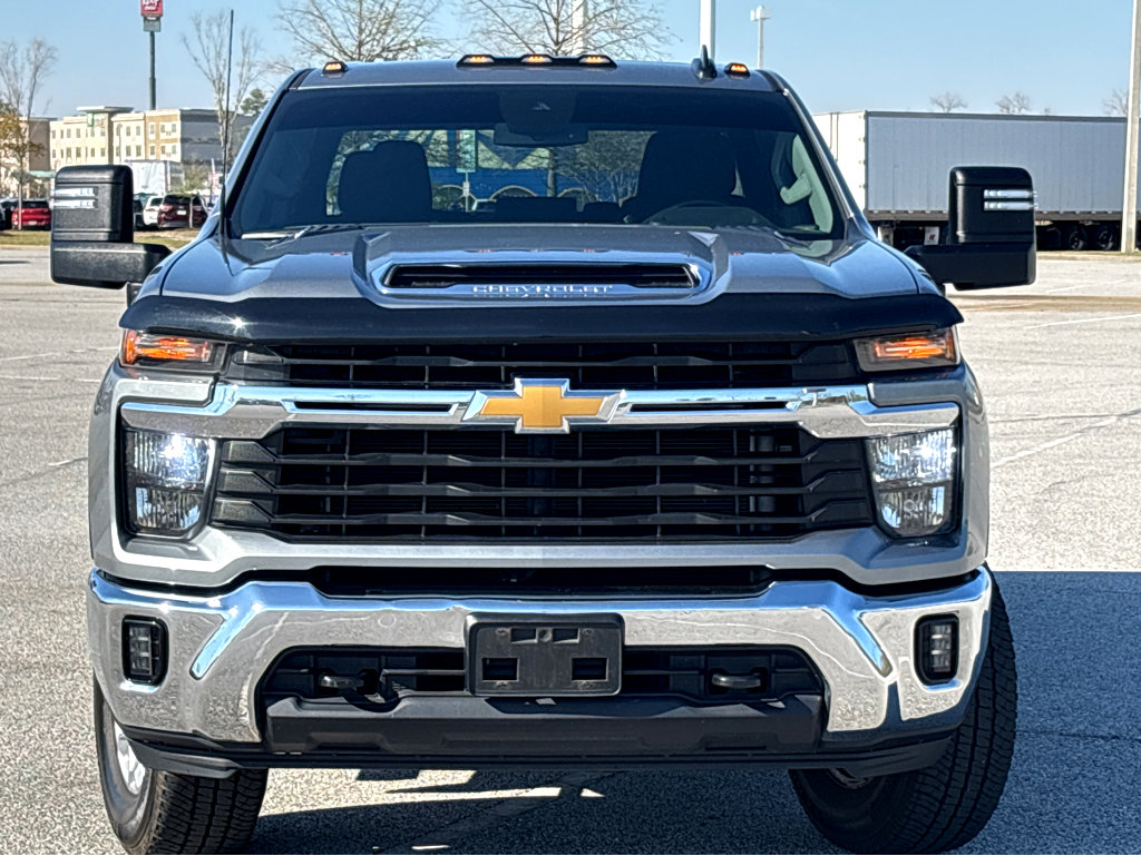 Used 2024 Chevrolet Silverado 2500 LT w/ Convenience Package image 2