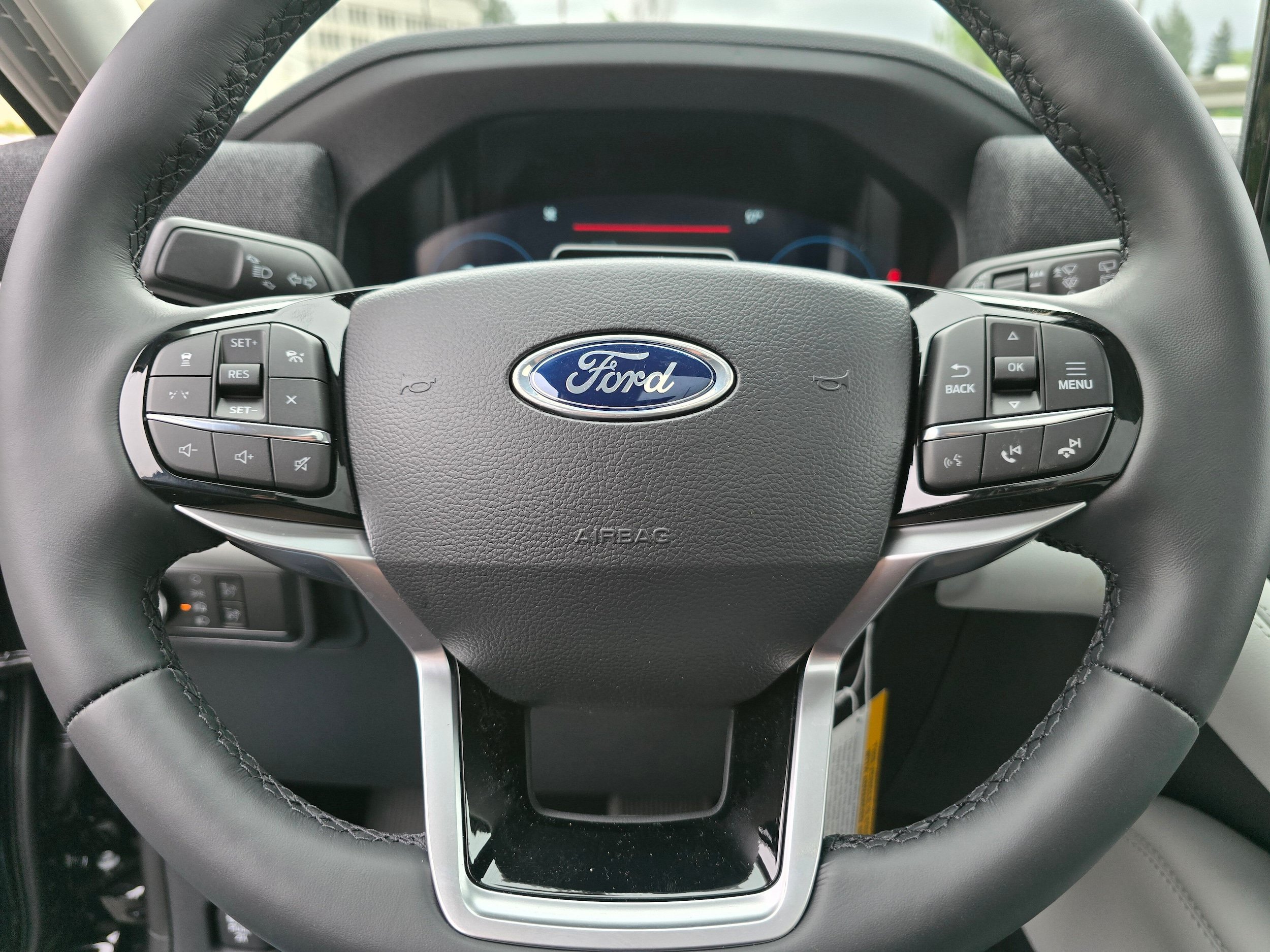 New 2026 Ford Explorer Platinum w/ LUX Leather Package AWD/4WD image 18