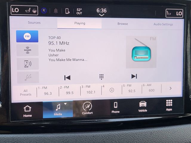 Used 2024 Chrysler Pacifica Touring-L image 13