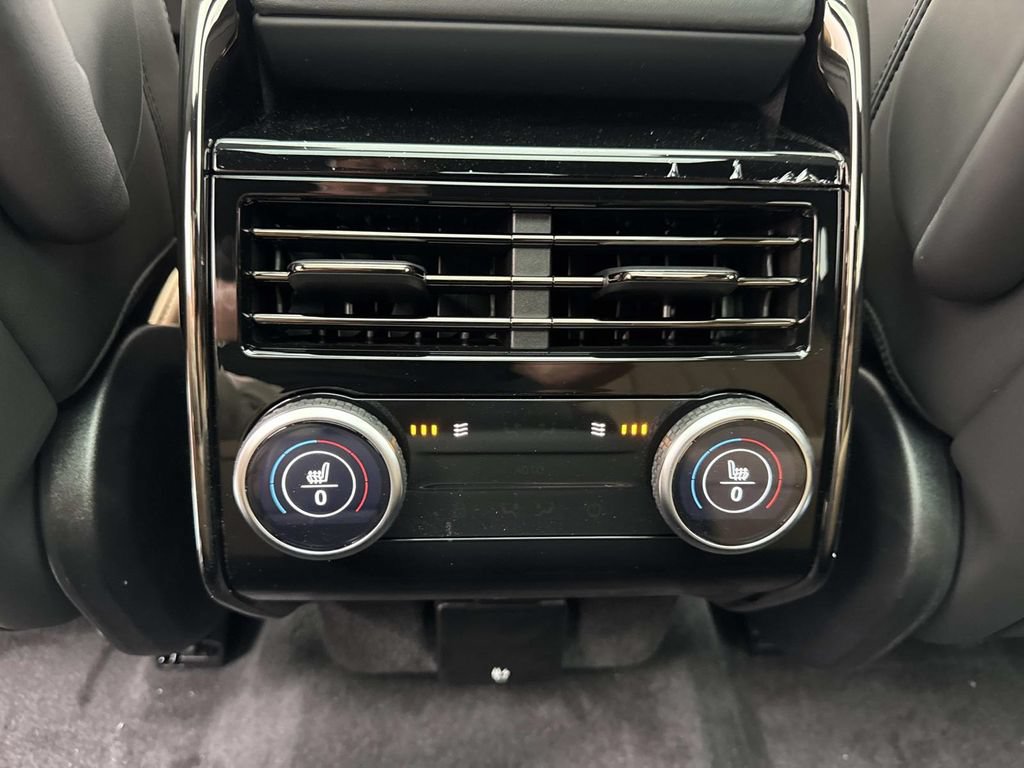 New 2026 Land Rover Range Rover Sport Dynamic SE AWD/4WD image 17