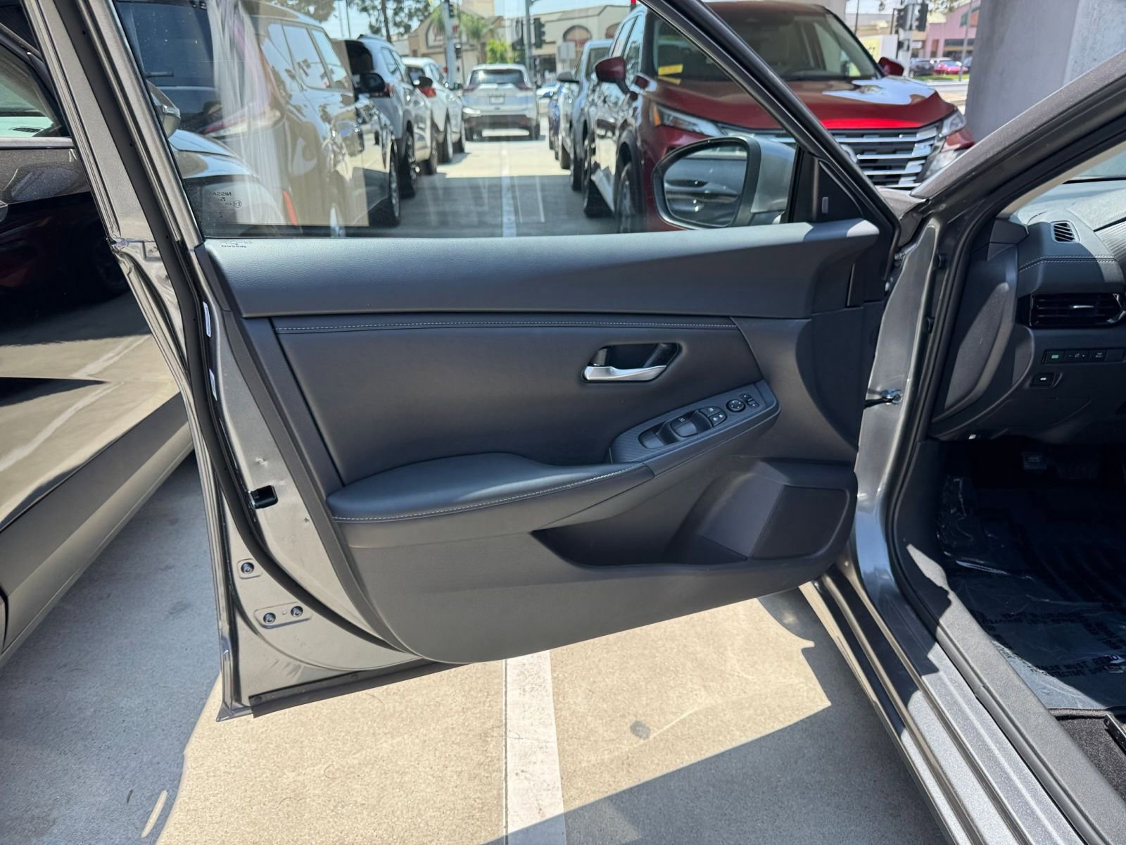 Used 2025 Nissan Sentra SV FWD image 18