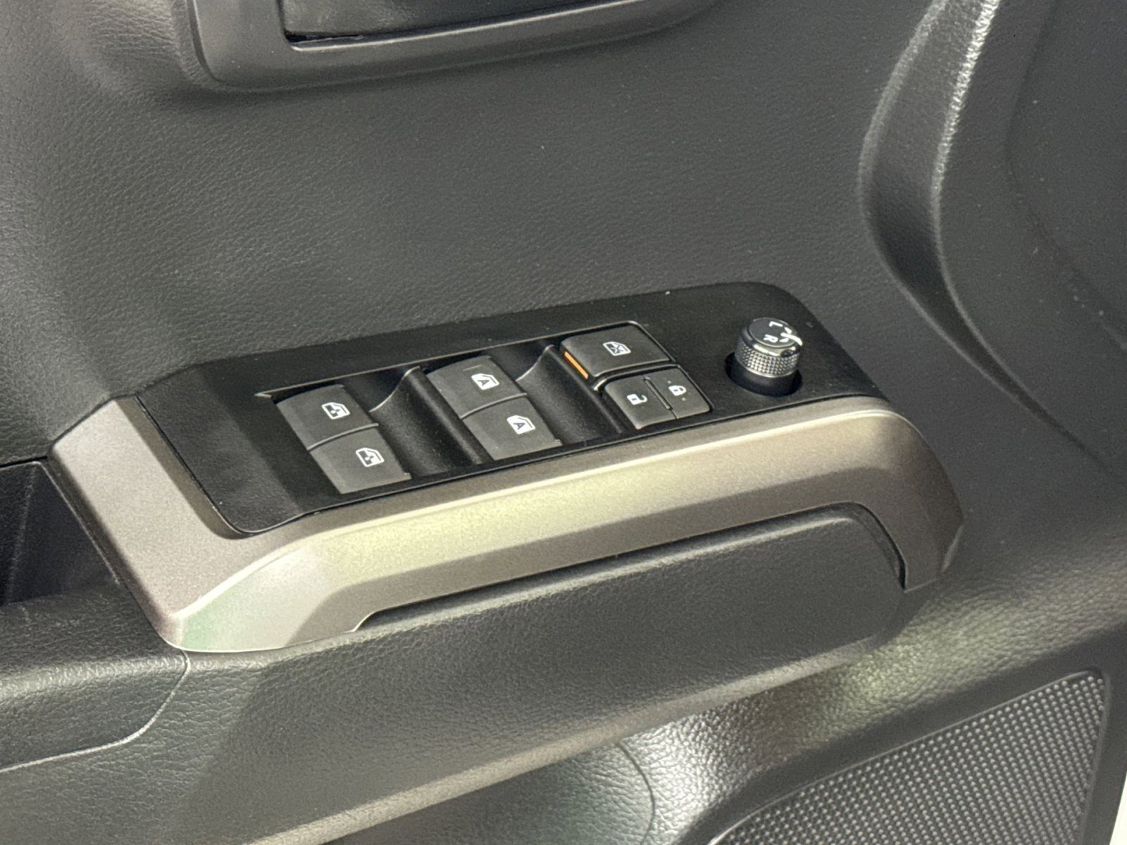 Used 2023 Toyota Tacoma SR5 AWD/4WD image 27