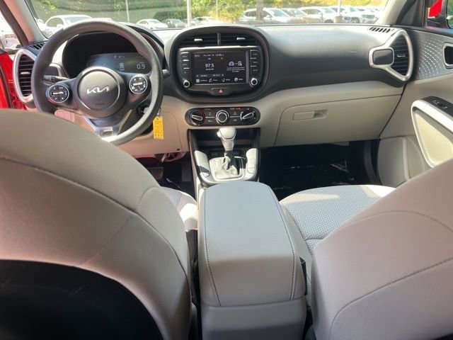 Used 2023 Kia Soul LX w/ LX Technology Package image 16