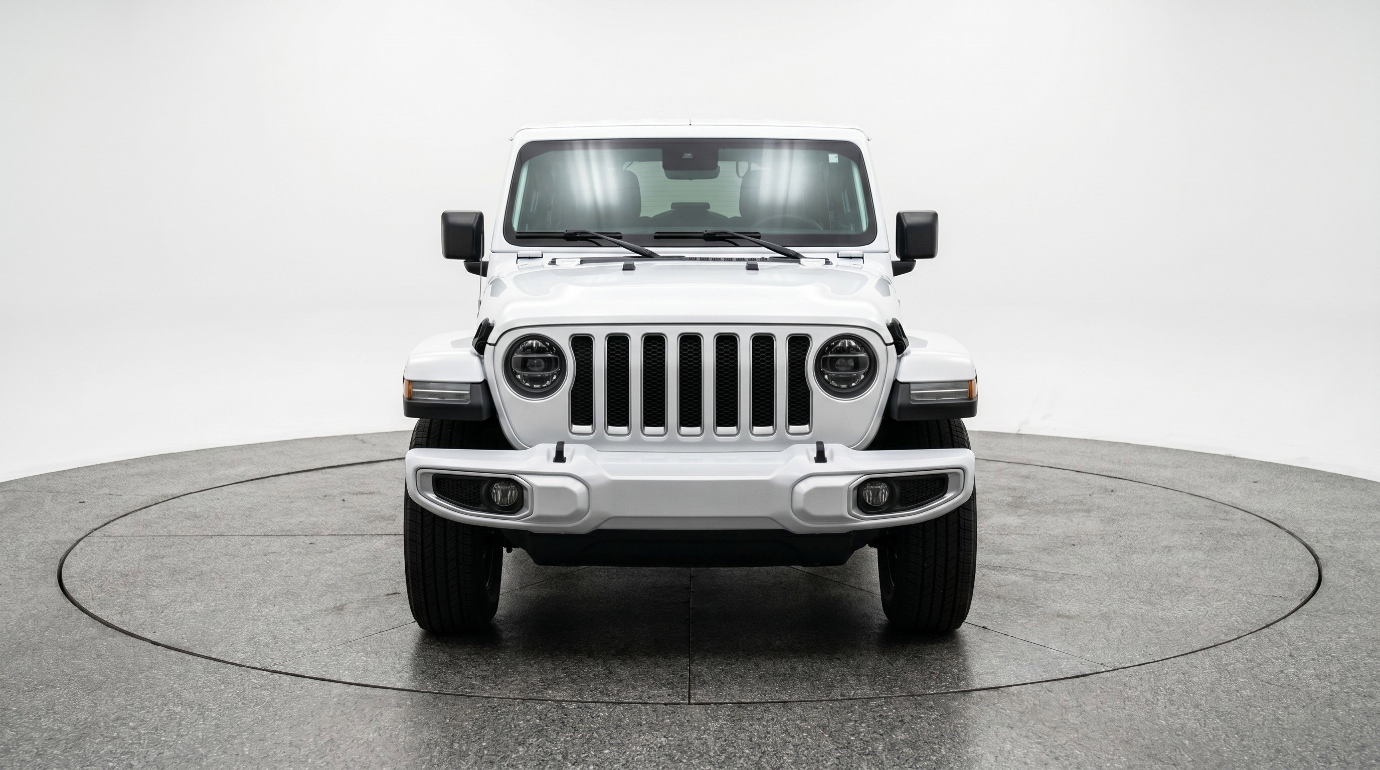 Used 2025 Jeep Wrangler Sahara image 2