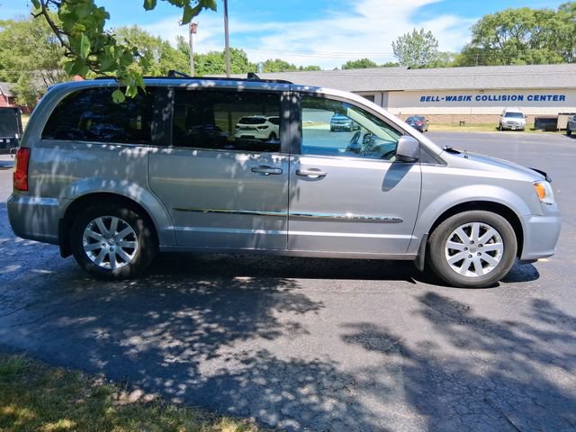 Used 2014 Chrysler Town & Country Touring FWD image 6