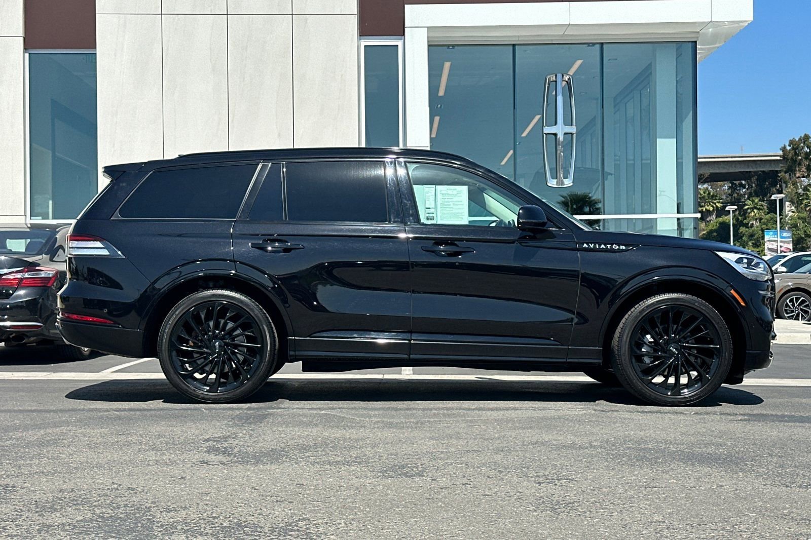 Certified 2024 Lincoln Aviator Black Label w/ Jet Package image 2