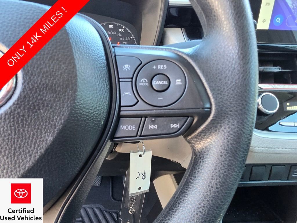 Used 2025 Toyota Corolla Cross L image 31