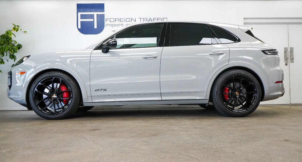 Used 2025 Porsche Cayenne GTS AWD/4WD image 25