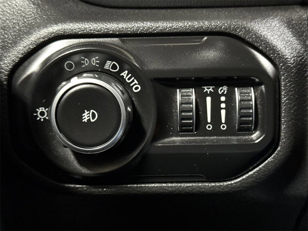 Used 2021 Jeep Wrangler Unlimited Sahara image 18