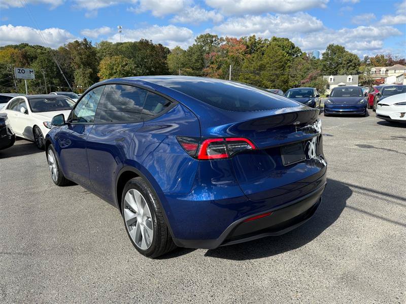 Used 2023 Tesla Model Y Long Range AWD/4WD image 2
