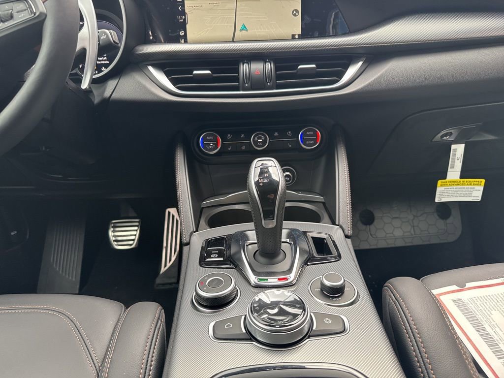New 2025 Alfa Romeo Stelvio Sprint image 9