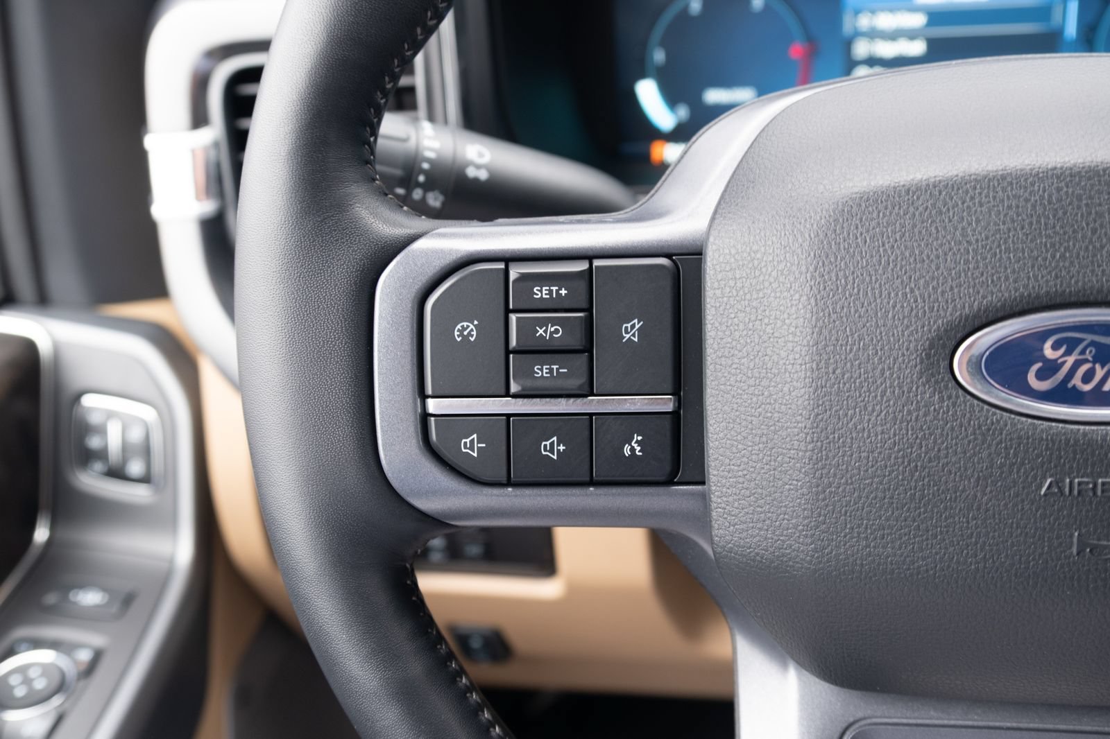 Used 2023 Ford F350 Lariat AWD/4WD image 8