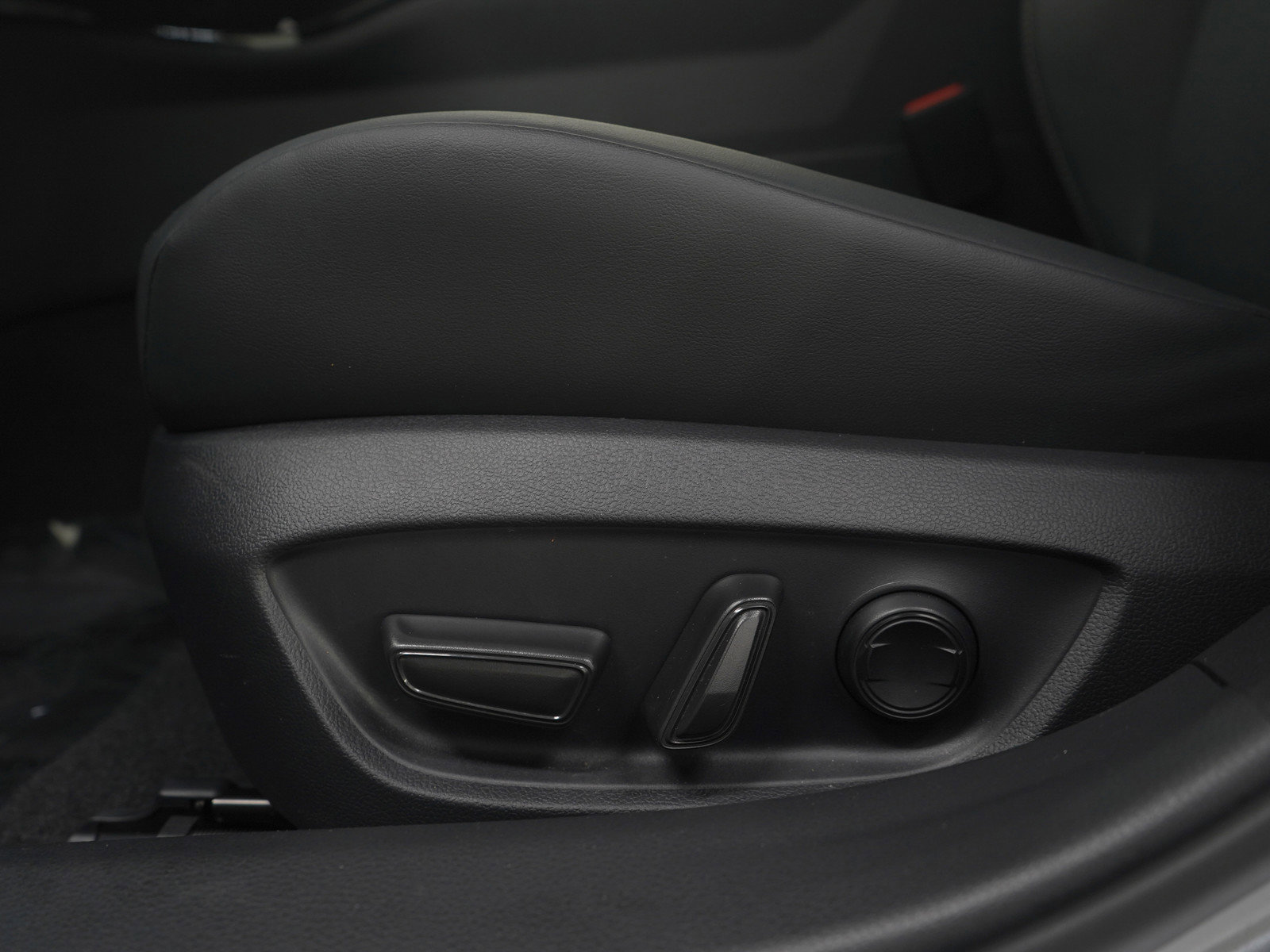 Used 2025 Toyota Prius Limited image 26