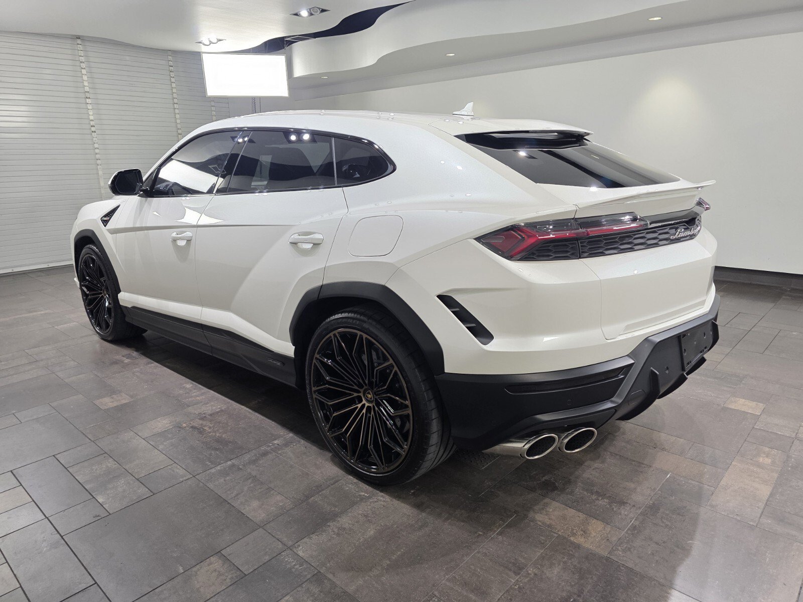Used 2026 Lamborghini Urus SE AWD/4WD image 4