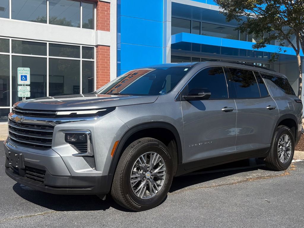 Used 2025 Chevrolet Traverse LT AWD/4WD image 1