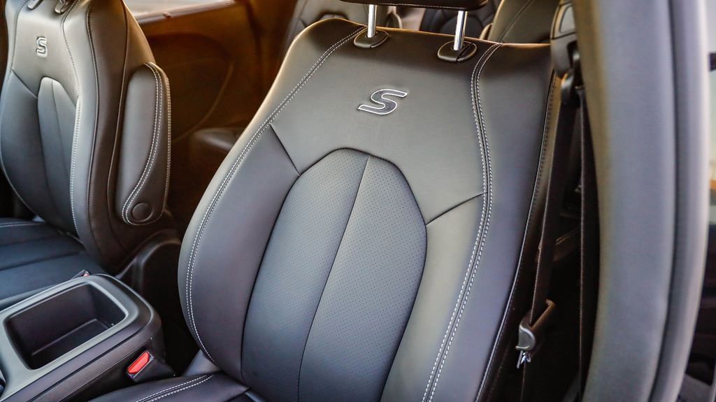 New 2026 Chrysler Pacifica Select w/ S Appearance Package image 26