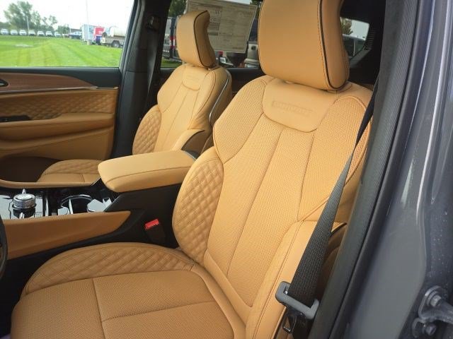 New 2027 Jeep Grand Cherokee L Summit AWD/4WD image 6
