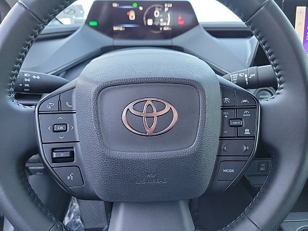 Used 2025 Toyota Prius LE FWD image 11