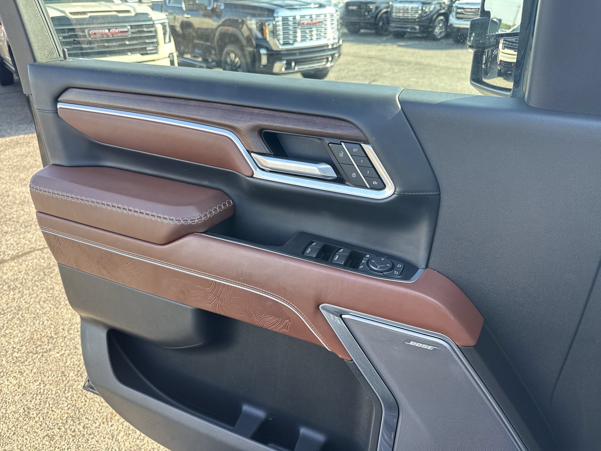 Certified 2025 GMC Sierra 2500 Denali Ultimate AWD/4WD image 29