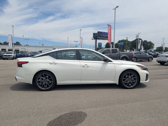 Used 2024 Nissan Altima 2.0 SR FWD image 2