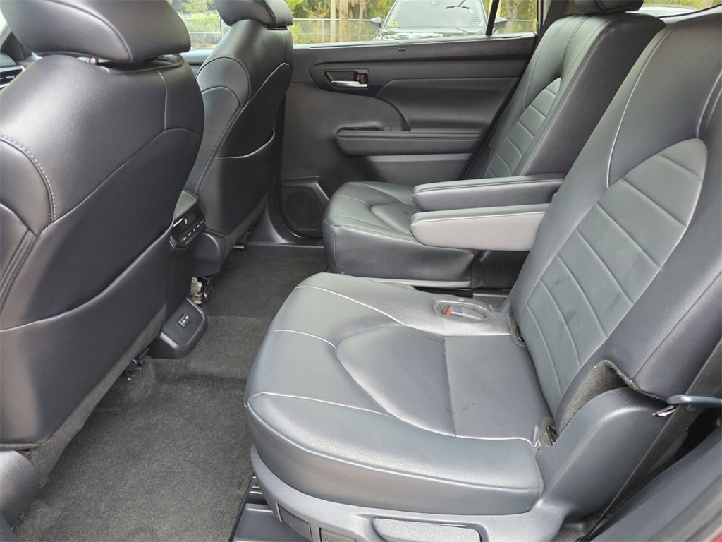 Certified 2024 Toyota Highlander XLE image 24