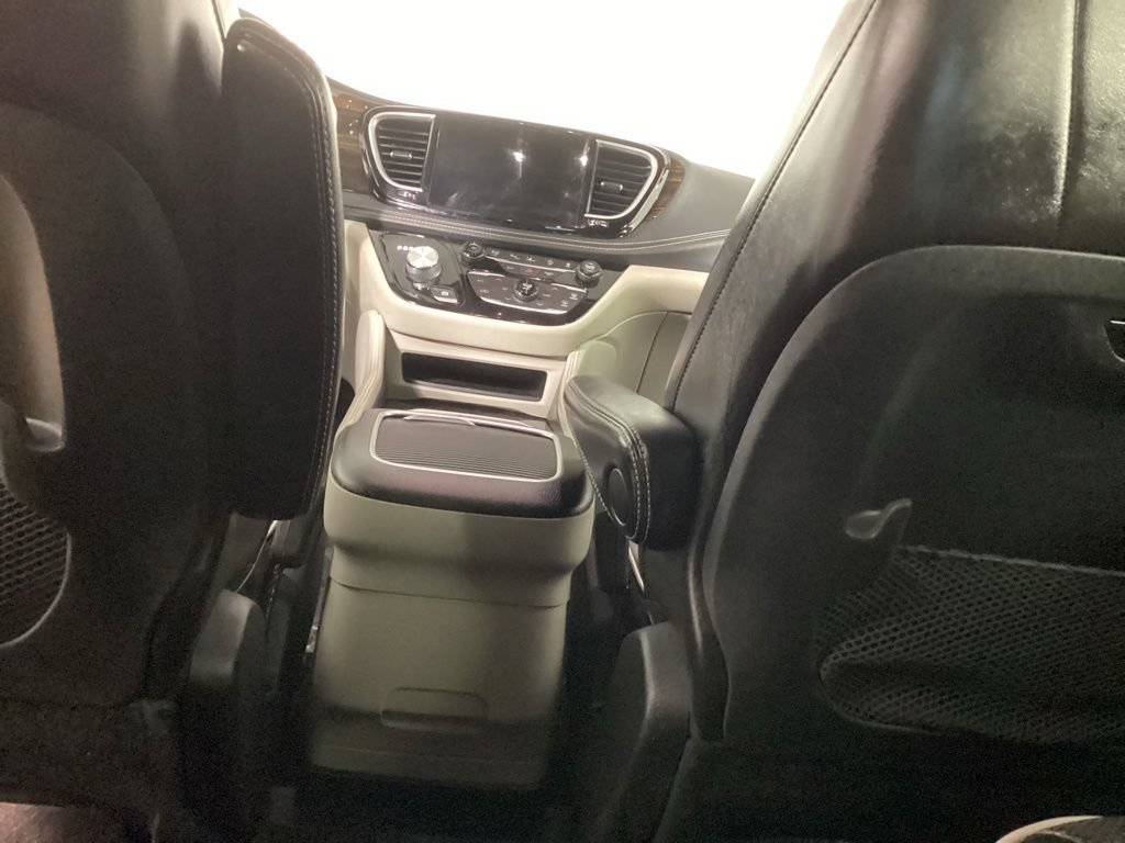 Used 2022 Chrysler Pacifica Limited FWD image 31