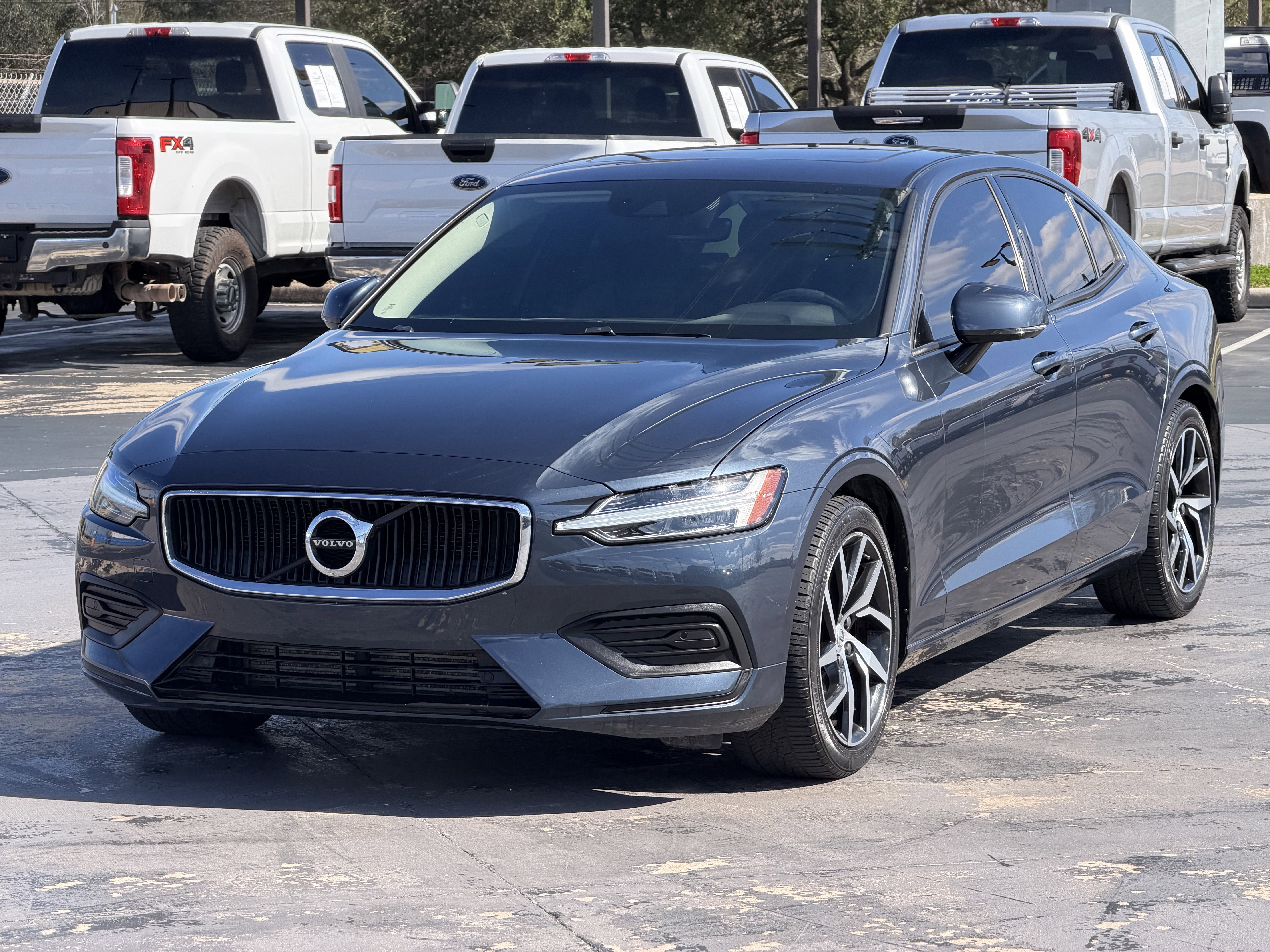 Used 2019 Volvo S60 T5 Momentum w/ Premium Package image 5