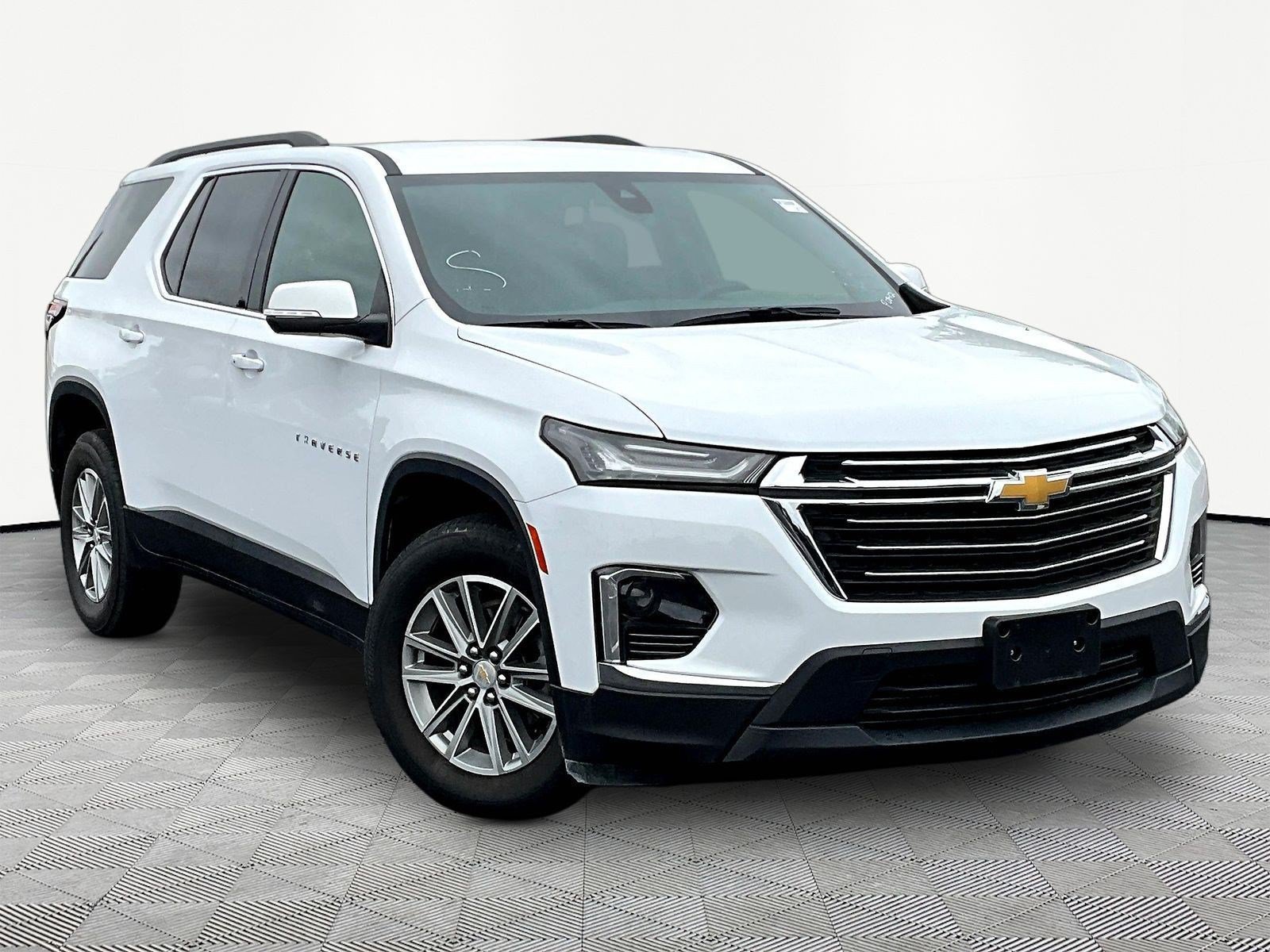 Used 2023 Chevrolet Traverse LT FWD image 3
