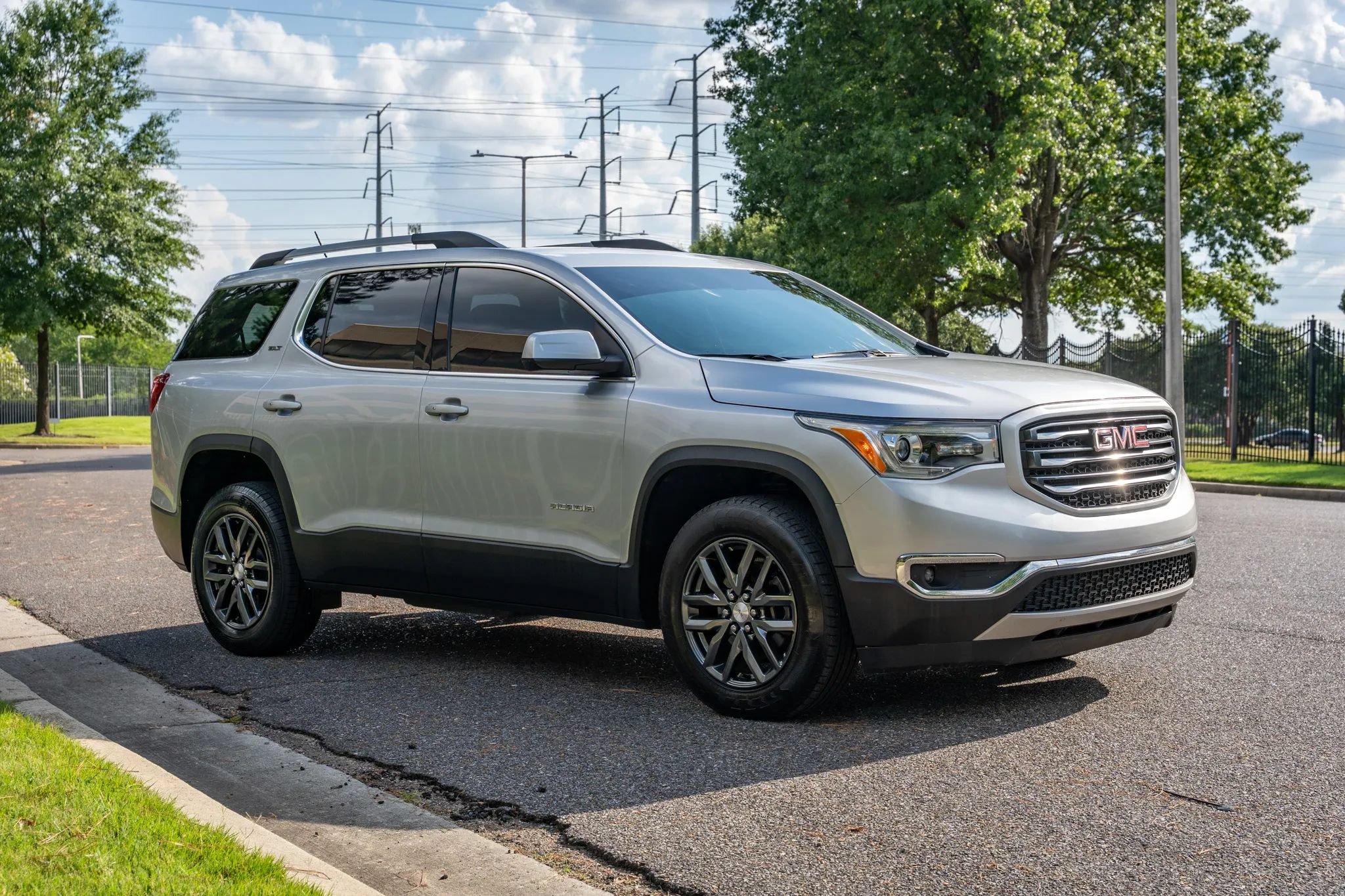 Used 2019 GMC Acadia SLT AWD/4WD image 4