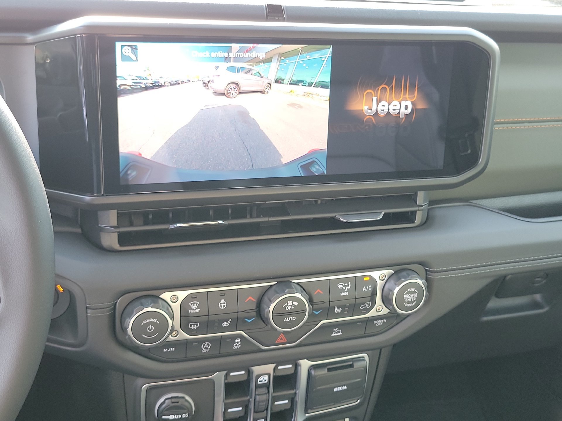 New 2026 Jeep Gladiator Mojave AWD/4WD image 9