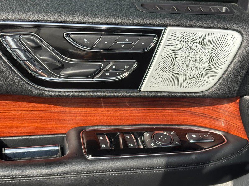 Used 2021 Lincoln Navigator Reserve w/ Luxury Package AWD/4WD image 18
