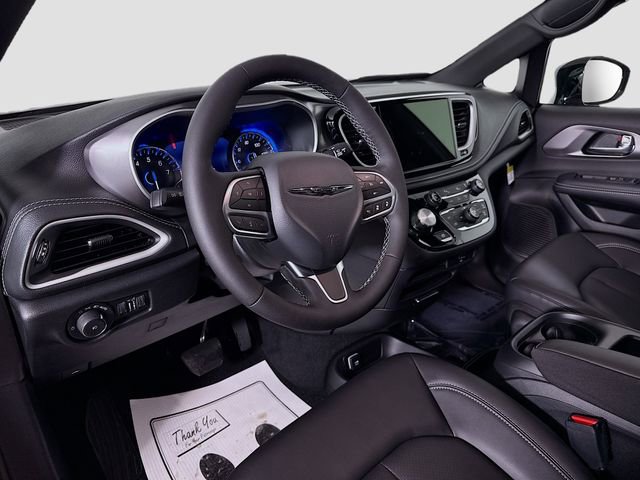 New 2026 Chrysler Pacifica Select AWD/4WD image 9