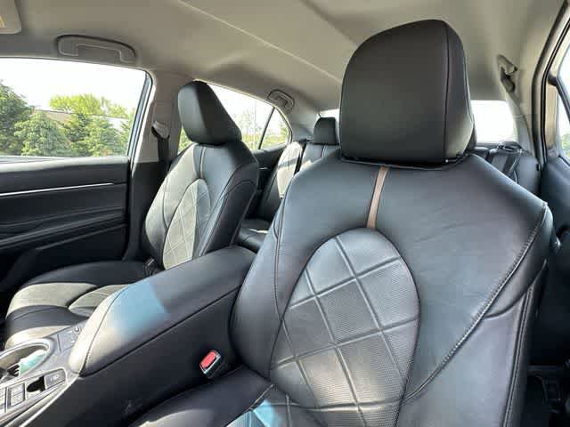Used 2018 Toyota Camry XLE FWD image 14