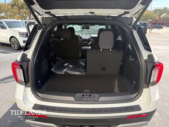 New 2026 Ford Explorer Platinum image 11