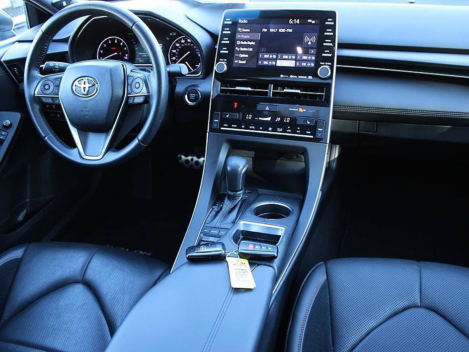 Used 2020 Toyota Avalon XSE w/ Preferred Accessory Package FWD image 18