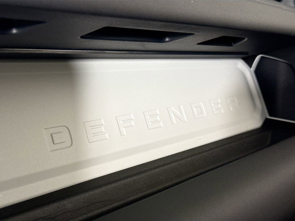 Used 2025 Land Rover Defender 130 S image 23
