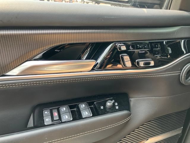 Used 2023 Jeep Grand Wagoneer Series II AWD/4WD image 17